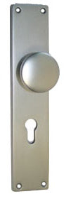 Langschild aus gegossenem Aluminium mit Knauf außen, 250 × 53 mm, F1 silber – Foto | schluessel24