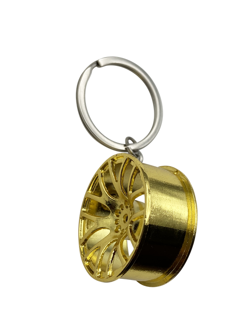 Seitliche Ansicht vom Felgen Schlüsselanhänger Gold – hochwertiges Design mit realistischer Felgenoptik